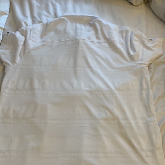 3 Oakley shirt in excellent condition at good price. - Picture 4 of 9